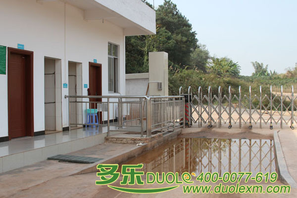 (公司门口的消毒池)